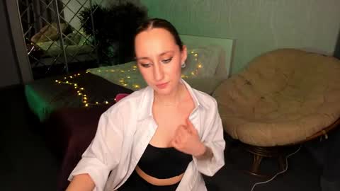 Snapshot of melodyoflovee chatting on 12/25/24, 01:09 Kaylie online show from 12/25/24, 01:09