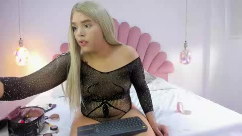 Melody online show from 09/18/25, 01:13