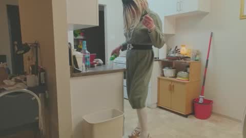 Melody online show from 11/23/25, 08:30