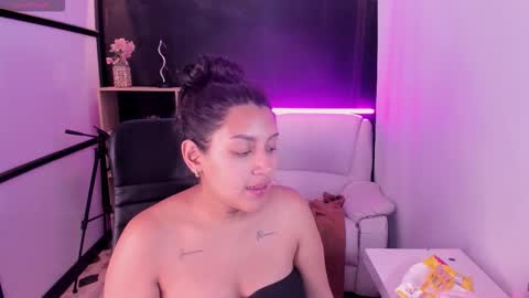 Snapshot of melodysnow chatting on 11/08/25, 08:40 melodysnow online show from 11/08/25, 08:40