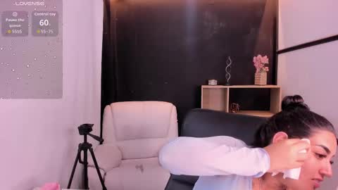 Snapshot of melodysnow chatting on 11/13/25, 08:52 melodysnow online show from 11/13/25, 08:52