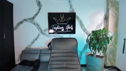 Snapshot of melodysnow chatting on 11/24/25, 08:52 melodysnow online show from 11/24/25, 08:52