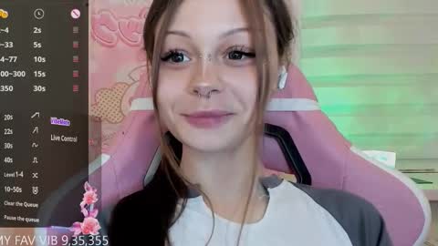 Snapshot of melonipinkbb chatting on 02/22/26, 01:42 MELONI online show from 02/22/26, 01:42