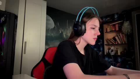 Snapshot of melonygriffen chatting on 09/22/25, 12:07 Hi Im Aria 18 years old online show from 09/22/25, 12:07