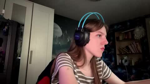 Snapshot of melonygriffen chatting on 09/26/25, 12:31 Hi Im Aria 18 years old online show from 09/26/25, 12:31