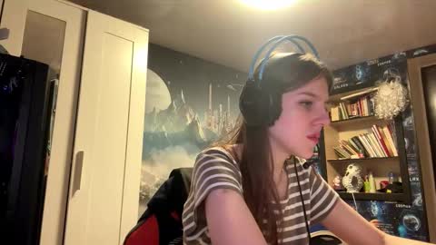 Snapshot of melonygriffen chatting on 09/27/25, 03:17 Hi Im Aria 18 years old online show from 09/27/25, 03:17