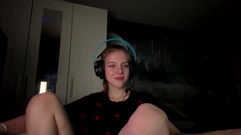 Snapshot of melonygriffen chatting on 10/09/25, 12:25 Hi Im Aria 18 years old online show from 10/09/25, 12:25