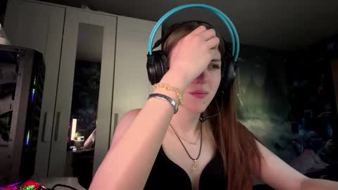 Snapshot of melonygriffen chatting on 10/17/25, 12:30 Hi Im Aria 18 years old online show from 10/17/25, 12:30