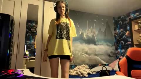 Snapshot of melonygriffen chatting on 10/20/25, 12:16 Hi Im Aria 18 years old online show from 10/20/25, 12:16