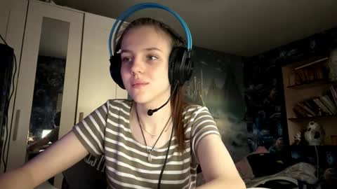 Snapshot of melonygriffen chatting on 10/22/25, 12:27 Hi Im Aria 18 years old online show from 10/22/25, 12:27