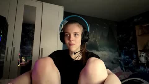 Snapshot of melonygriffen chatting on 10/25/25, 12:13 Hi Im Aria 18 years old online show from 10/25/25, 12:13