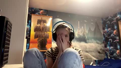 Snapshot of melonygriffen chatting on 11/01/25, 02:30 Hi Im Aria 18 years old online show from 11/01/25, 02:30