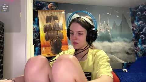 Hi Im Aria 18 years old online show from 12/15/25, 03:38