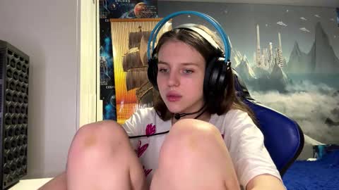Hi Im Aria 18 years old online show from 02/16/26, 04:14