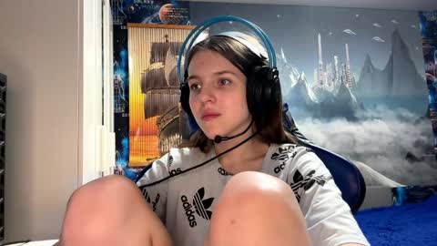 Hi Im Aria 18 years old online show from 04/16/26, 02:51