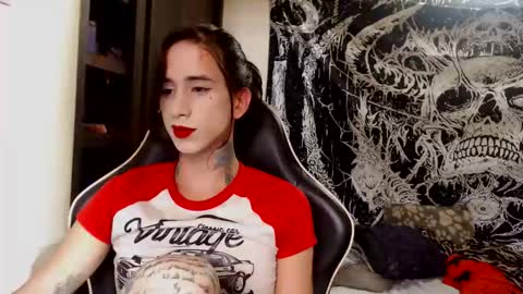 Snapshot of mely_roussex chatting on 11/17/25, 10:04 mely online show from 11/17/25, 10:04