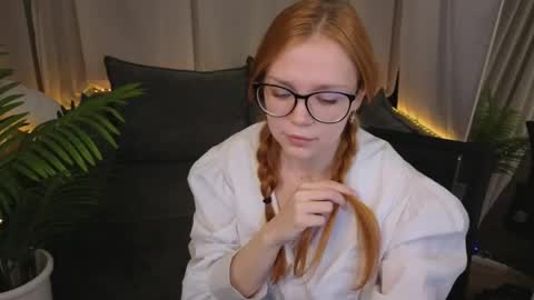 Snapshot of memymee_ chatting on 06/08/26, 01:39 memymee_ online show from 06/08/26, 01:39