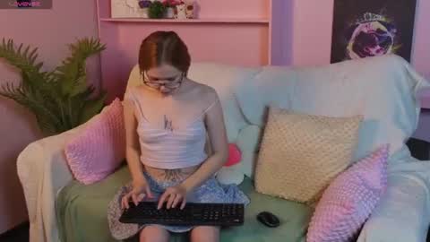 Snapshot of memymee_ chatting on 06/11/26, 02:53 memymee_ online show from 06/11/26, 02:53