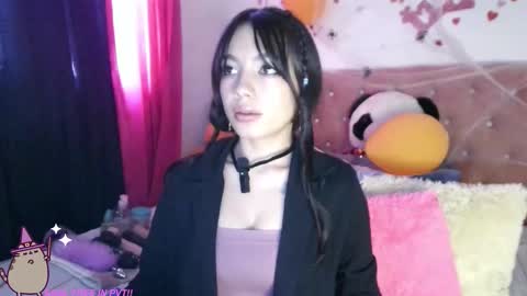 Snapshot of mena_hicks chatting on 10/05/25, 08:29 Heart  online show from 10/05/25, 08:29