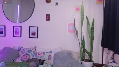 Mena  Help me reach 700 thumbs up online show from 10/28/25, 07:27