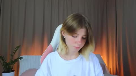 Bella online show from 09/09/25, 01:21