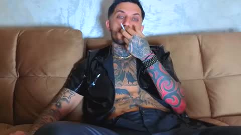 Snapshot of mentoxxl chatting on 10/26/25, 10:10 Fallow my ONLYFANS for xxx daily online show from 10/26/25, 10:10