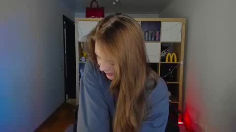Snapshot of meow_k1tty chatting on 02/25/26, 04:33 Flora Next stream November 17th at 6 GMT online show from 02/25/26, 04:33
