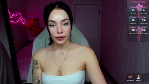 Snapshot of meow_moore chatting on 12/09/24, 01:45 Megan online show from 12/09/24, 01:45