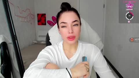 Snapshot of meow_moore chatting on 01/11/25, 09:15 Megan online show from 01/11/25, 09:15