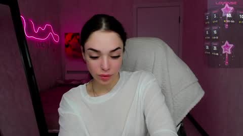 Snapshot of meow_moore chatting on 01/11/25, 01:43 Megan online show from 01/11/25, 01:43