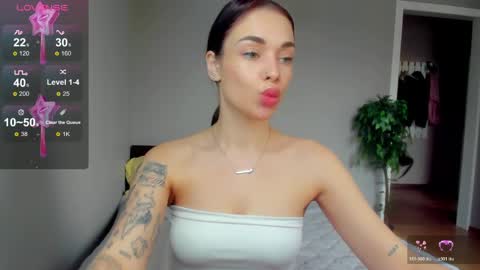 Snapshot of meow_moore chatting on 04/11/26, 03:33 Megan online show from 04/11/26, 03:33