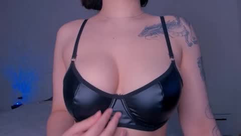 Snapshot of meow_rinnie chatting on 10/05/25, 10:13 My links --- online show from 10/05/25, 10:13