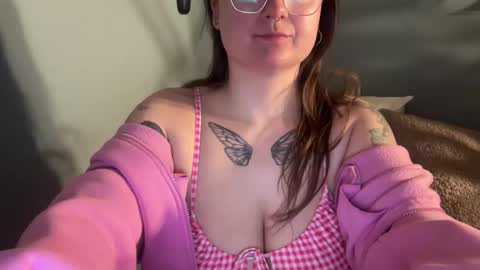 Snapshot of meowmaxx chatting on 04/10/26, 01:33 meowmaxx online show from 04/10/26, 01:33