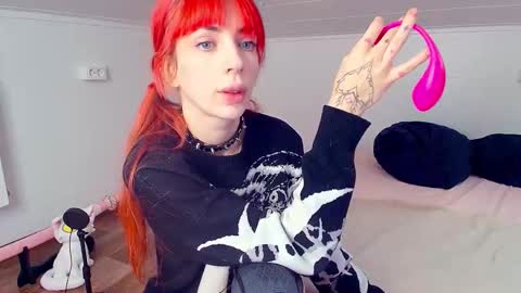 Snapshot of meowroslava chatting on 12/17/25, 11:05 meowroslava online show from 12/17/25, 11:05