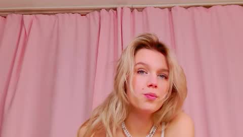 Lilu online show from 12/21/25, 03:35