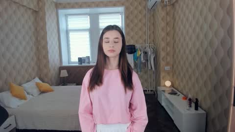 Snapshot of meoww_meows chatting on 10/08/25, 09:40 Julie online show from 10/08/25, 09:40