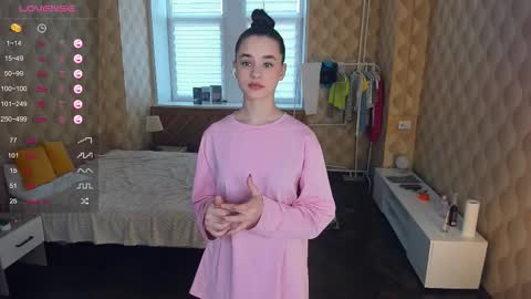 Snapshot of meoww_meows chatting on 11/01/25, 09:22 Julie online show from 11/01/25, 09:22