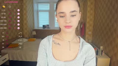 Snapshot of meoww_meows chatting on 11/09/25, 10:02 Julie online show from 11/09/25, 10:02