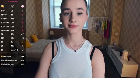 Snapshot of meoww_meows chatting on 11/23/25, 09:31 Julie online show from 11/23/25, 09:31