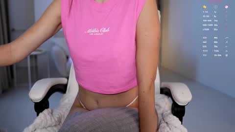 Snapshot of meowwmee chatting on 09/22/25, 07:21 meowwmee online show from 09/22/25, 07:21