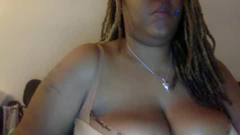 Snapshot of mercedesbuxxx chatting on 12/01/25, 05:12 mercedesbuxxx online show from 12/01/25, 05:12