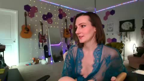 Snapshot of meredithbae chatting on 12/06/24, 10:41 Meredith Bae online show from 12/06/24, 10:41