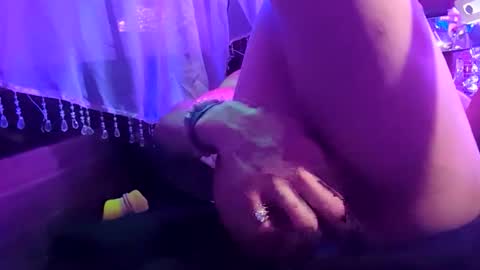 gurlnips online show from 11/04/25, 04:33