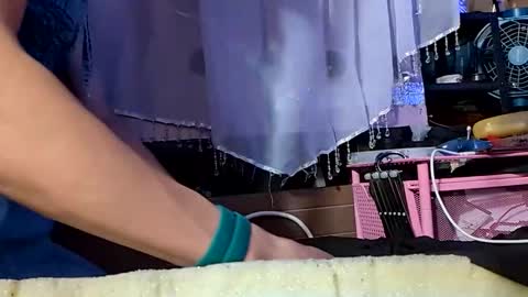 gurlnips online show from 11/10/25, 07:40