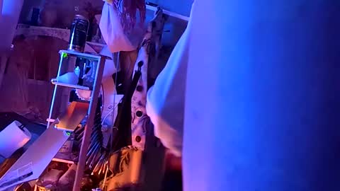 gurlnips online show from 11/19/25, 05:40