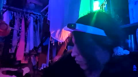 gurlnips online show from 11/30/25, 08:18