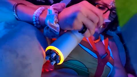 gurlnips online show from 12/03/25, 06:06