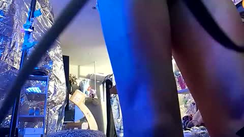 Snapshot of merelyalover chatting on 12/18/25, 07:36 gurlnips online show from 12/18/25, 07:36