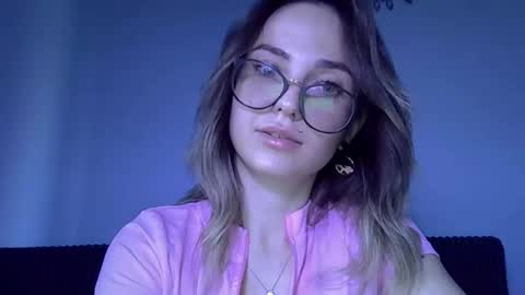 Snapshot of meri_miss chatting on 09/20/25, 01:56 meri_miss online show from 09/20/25, 01:56