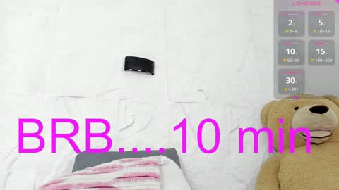 Snapshot of merida_85 chatting on 12/24/24, 01:49 TANIA online show from 12/24/24, 01:49